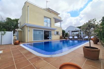 Villa with swimming pool and tourist rental license in Cala Blanca