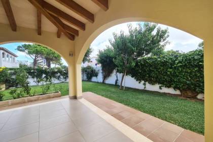 Villa avec piscine et licence touristique à Cala Blanca