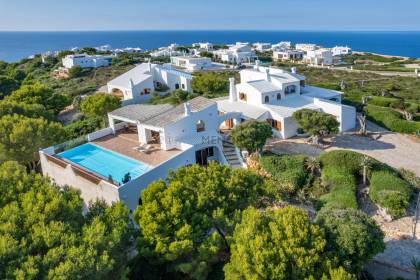 Magnificent villa with pool and sea views in Cala Morell