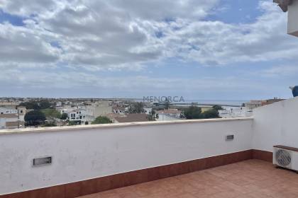 Duplex penthouse avec vue mer situé dans la zone du Paseo Marítimo.