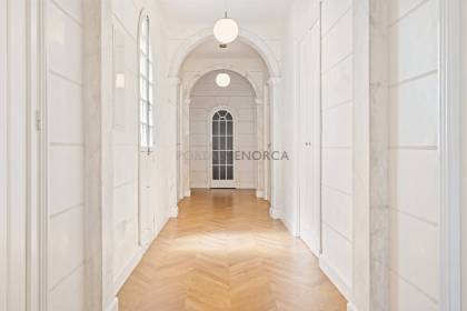 Spectacular private flat in the centre of Ciutadella.