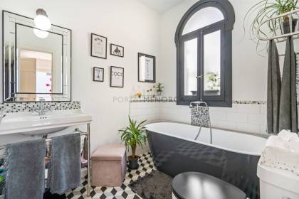 Spectacular private flat in the centre of Ciutadella.