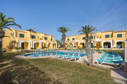 Interesante complejo de apartamentos en zona turística de la costa Sur de Ciutadella