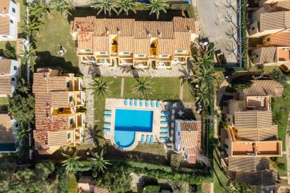 Interesante complejo de apartamentos en zona turística de la costa Sur de Ciutadella