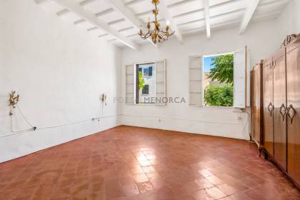 Casa en Ciutadella con patio y vistas al campo.