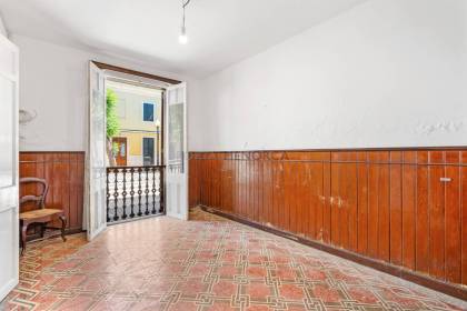 Casa en Ciutadella con patio y vistas al campo.