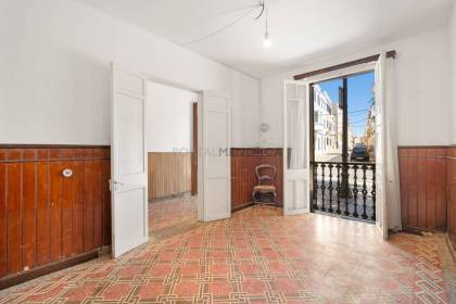 Casa en Ciutadella con patio y vistas al campo.