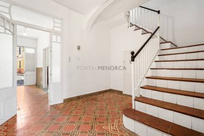 Casa en Ciutadella con patio y vistas al campo.