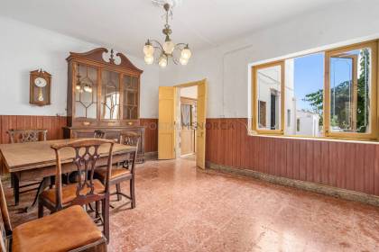 Casa en Ciutadella con patio y vistas al campo.