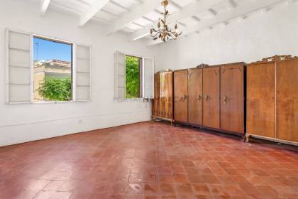 Casa en Ciutadella con patio y vistas al campo.