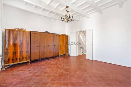 Casa en Ciutadella con patio y vistas al campo.