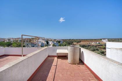 Casa en Ciutadella con patio y vistas al campo.