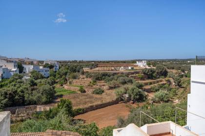 Casa en Ciutadella con patio y vistas al campo.