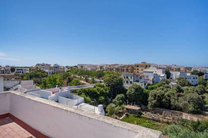 Casa en Ciutadella con patio y vistas al campo.