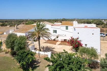 Deux maisons de campagne, une licence touristique, sur la côte sud de Ciutadella