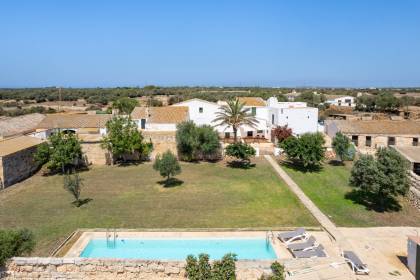 Two country houses, one with a tourist licence, on the south coast of Ciutadella