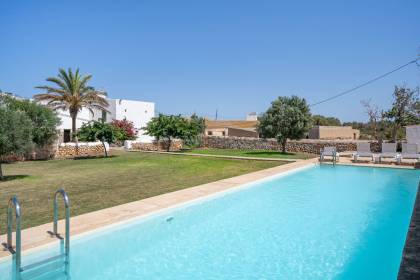 Two country houses, one with a tourist licence, on the south coast of Ciutadella