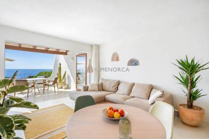 Seafront apartment in Cala en Bosc