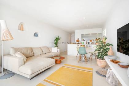 Seafront apartment in Cala en Bosc