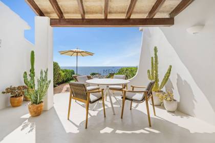 Seafront apartment in Cala en Bosc