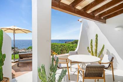 Seafront apartment in Cala en Bosc