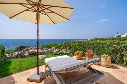 Seafront apartment in Cala en Bosc