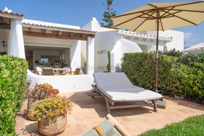 Seafront apartment in Cala en Bosc