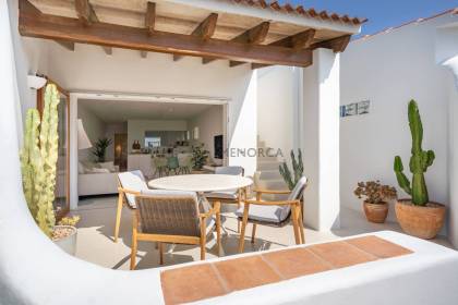 Seafront apartment in Cala en Bosc