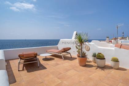 Seafront apartment in Cala en Bosc