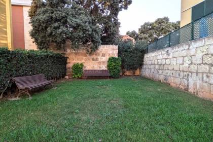 Second-floor flat with lift near Ciutadella's Seafront Promenade