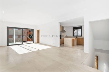 Casa en primera planta con derecho a vuelo en el centro de Ciutadella