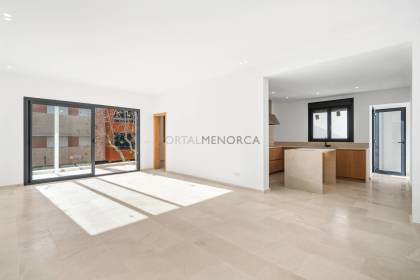 Casa en primera planta con derecho a vuelo en el centro de Ciutadella