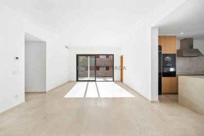 Casa en primera planta con derecho a vuelo en el centro de Ciutadella