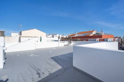 Casa en primera planta con derecho a vuelo en el centro de Ciutadella