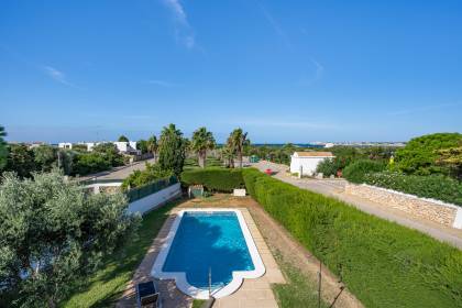 Attractive villa with sea views, featuring 4 bedrooms and three bathrooms in Son Blanc