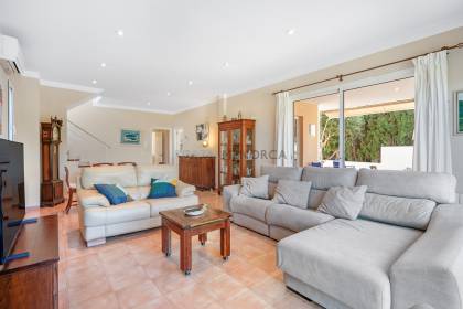 Attractive villa with sea views, featuring 4 bedrooms and three bathrooms in Son Blanc