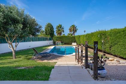 Attractive villa with sea views, featuring 4 bedrooms and three bathrooms in Son Blanc