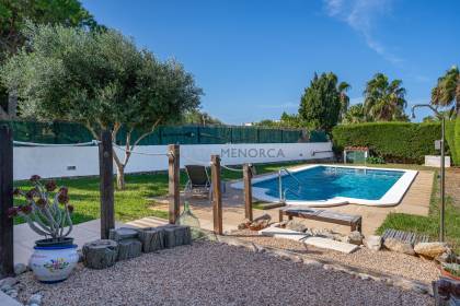 Attractive villa with sea views, featuring 4 bedrooms and three bathrooms in Son Blanc