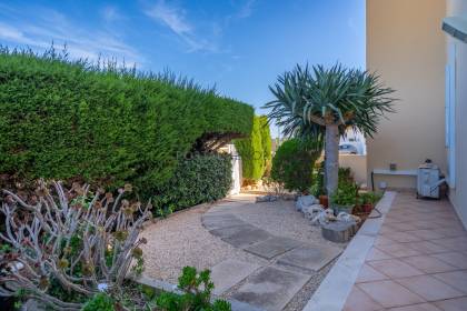 Attractive villa with sea views, featuring 4 bedrooms and three bathrooms in Son Blanc