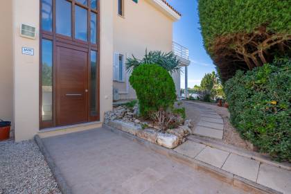 Attractive villa with sea views, featuring 4 bedrooms and three bathrooms in Son Blanc