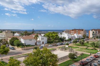 Duplex penthouse avec vue mer situé dans la zone du Paseo Marítimo.