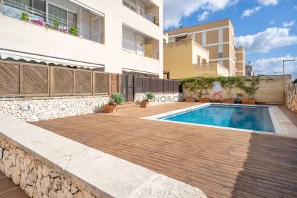 Duplex penthouse avec vue mer situé dans la zone du Paseo Marítimo.