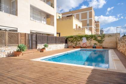 Duplex penthouse avec vue mer situé dans la zone du Paseo Marítimo.