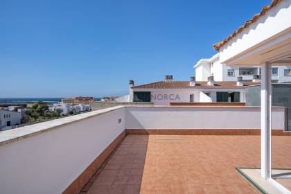 Duplex penthouse avec vue mer situé dans la zone du Paseo Marítimo.