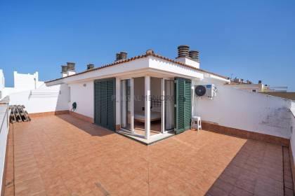 Duplex penthouse avec vue mer situé dans la zone du Paseo Marítimo.