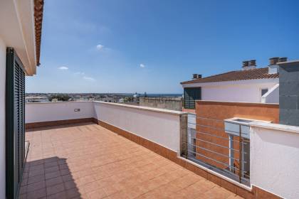 Duplex penthouse avec vue mer situé dans la zone du Paseo Marítimo.