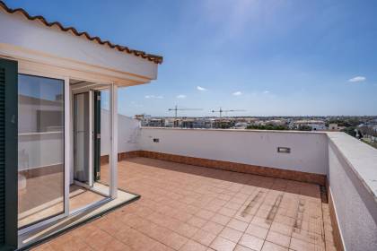 Duplex penthouse avec vue mer situé dans la zone du Paseo Marítimo.