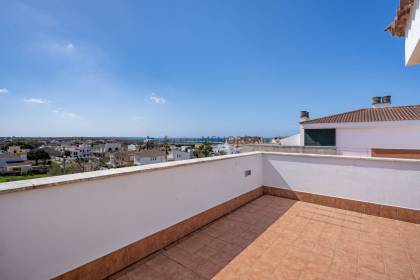 Duplex penthouse avec vue mer situé dans la zone du Paseo Marítimo.