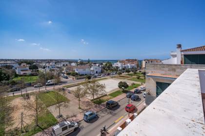 Duplex penthouse avec vue mer situé dans la zone du Paseo Marítimo.