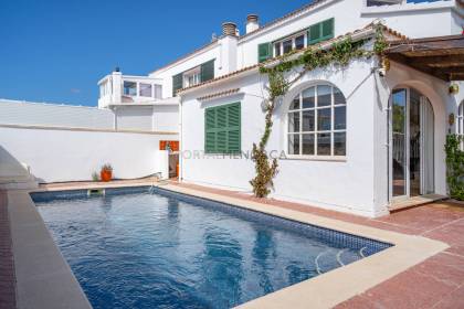 Villa with 3/4-bedroom and sea views in Cala Blanca